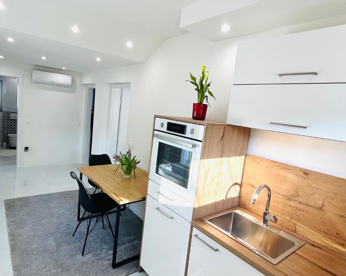 ליוטומר Luxe Apartments מראה חיצוני תמונה