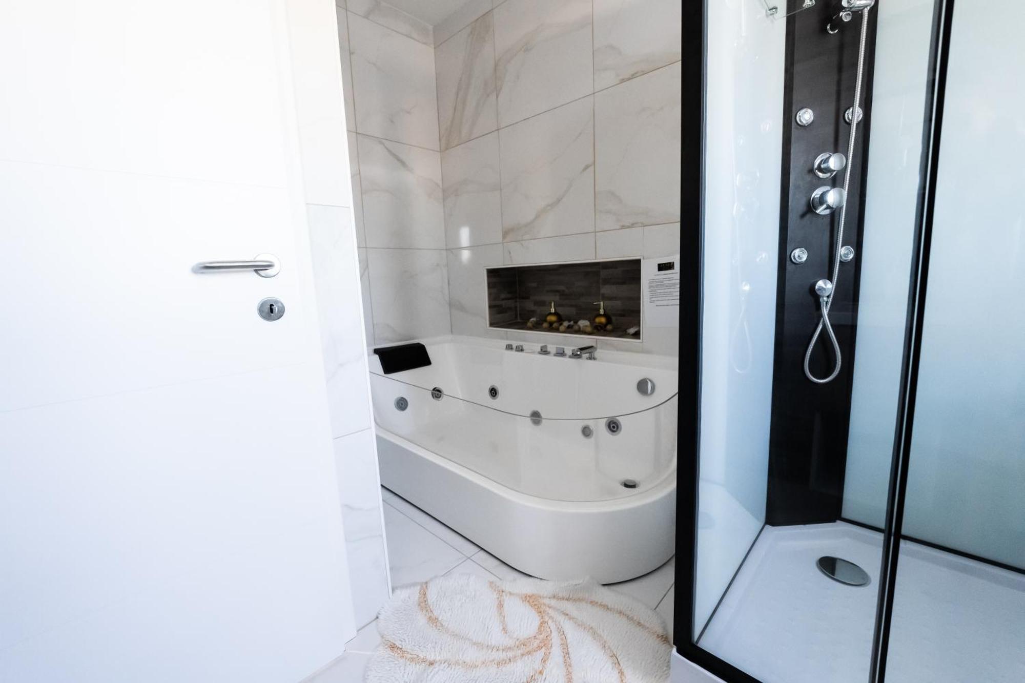 ליוטומר Luxe Apartments מראה חיצוני תמונה
