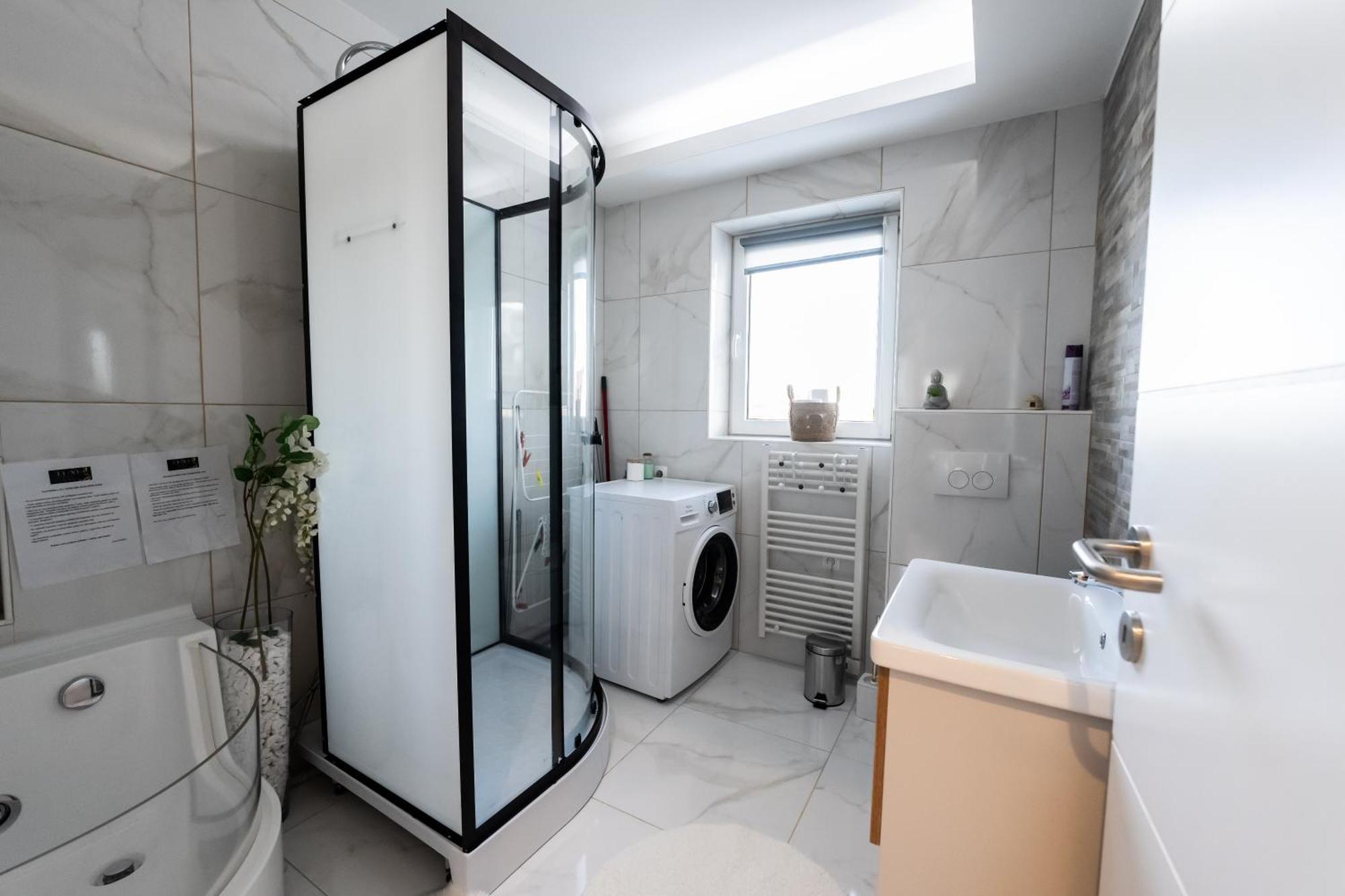 ליוטומר Luxe Apartments מראה חיצוני תמונה